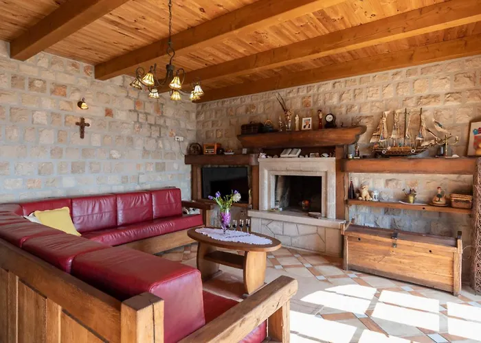 Stolovi With Panorama View By Guide *