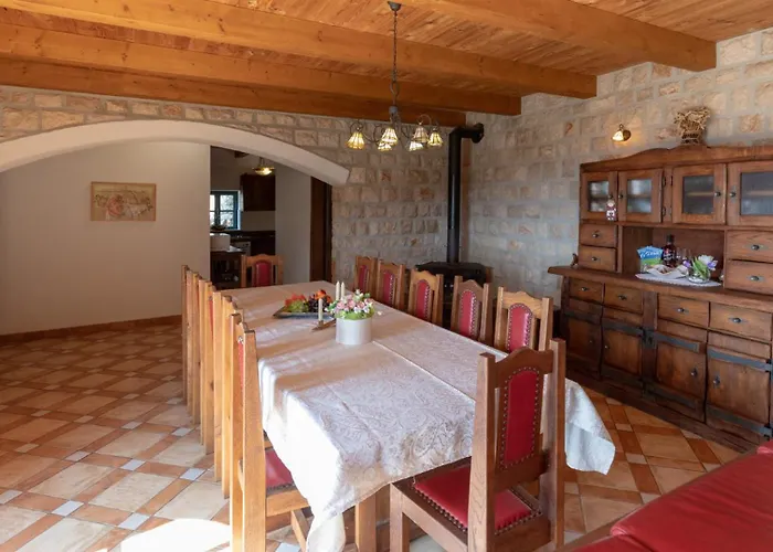 Stolovi With Panorama View By Guide 别墅