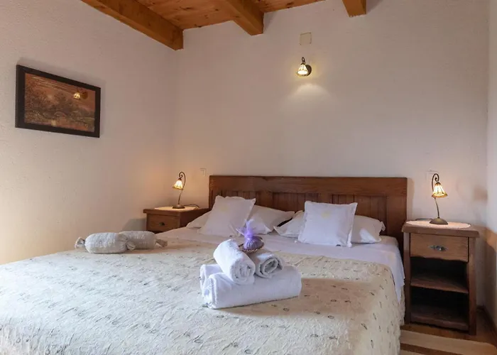 Stolovi With Panorama View By Guide *