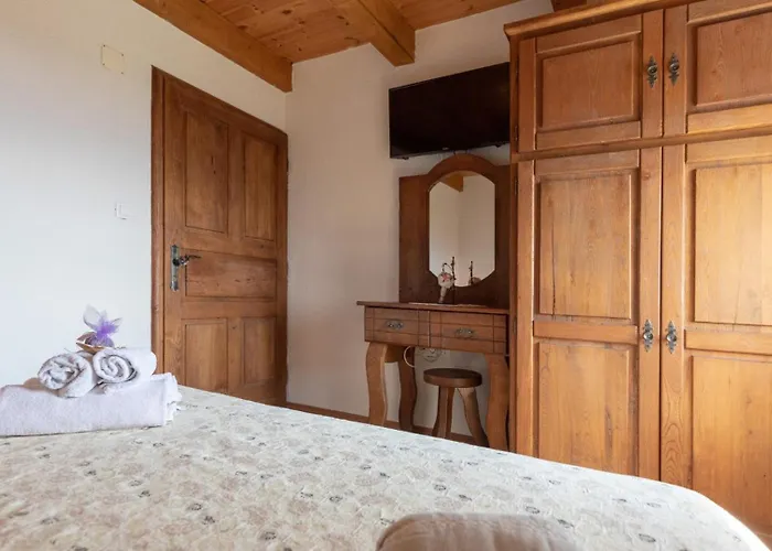 别墅 Stolovi With Panorama View By Guide