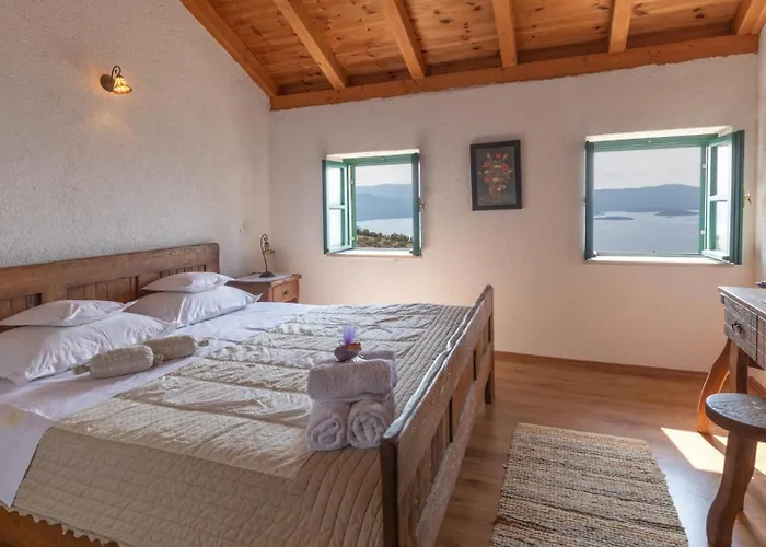 Stolovi With Panorama View By Guide