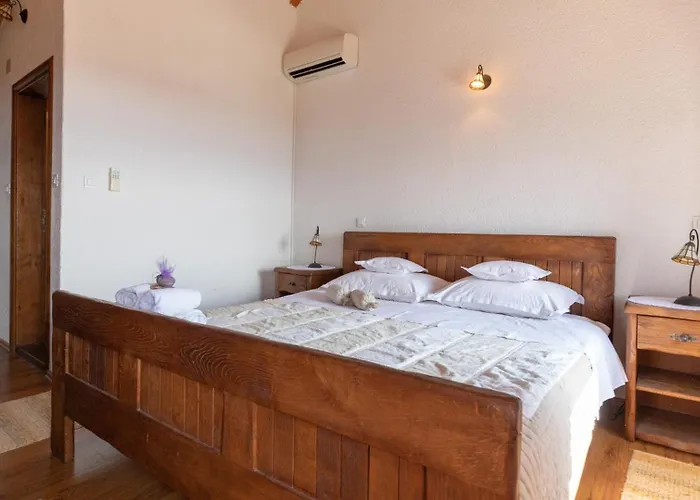 Stolovi With Panorama View By Guide 别墅