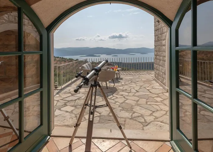 Stolovi With Panorama View By Guide 别墅 克勒克