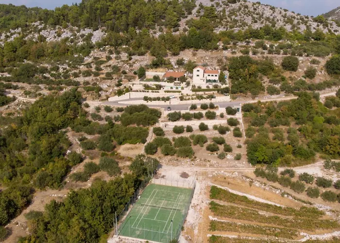 Stolovi With Panorama View By Guide 别墅