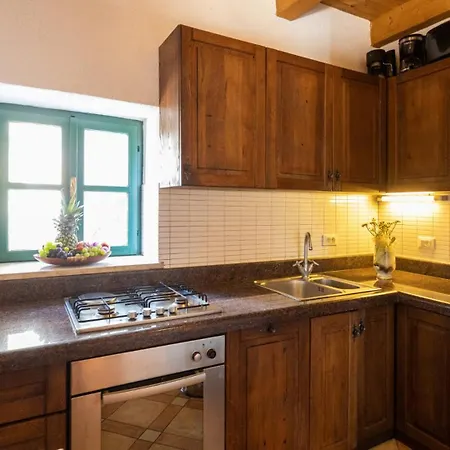 Stolovi With Panorama View By Guide *