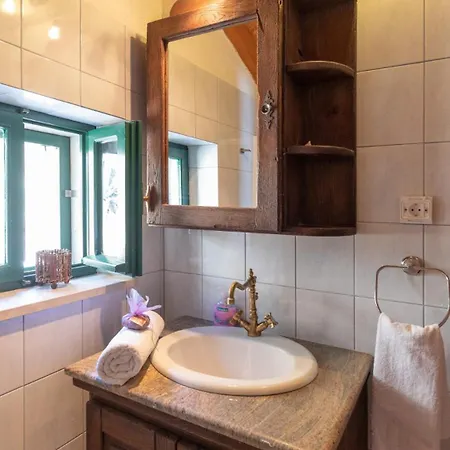 Stolovi With Panorama View By Guide *