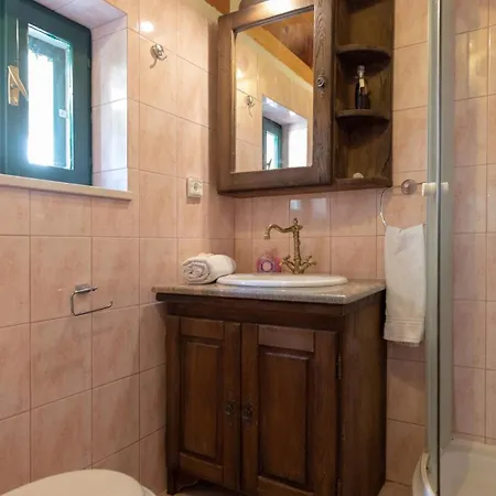 Stolovi With Panorama View By Guide *