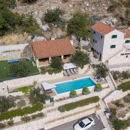 Stolovi With Panorama View By Guide