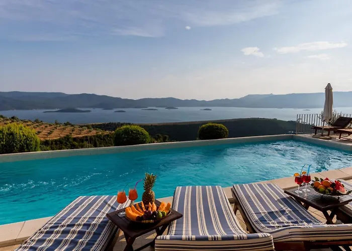 Stolovi With Panorama View By Guide *