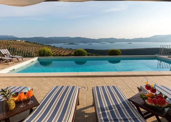 Stolovi With Panorama View By Guide Willa Klek