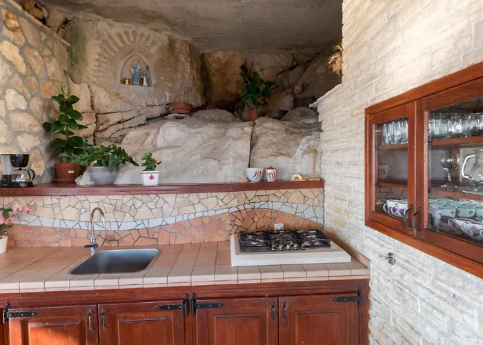 Stolovi With Panorama View By Guide *